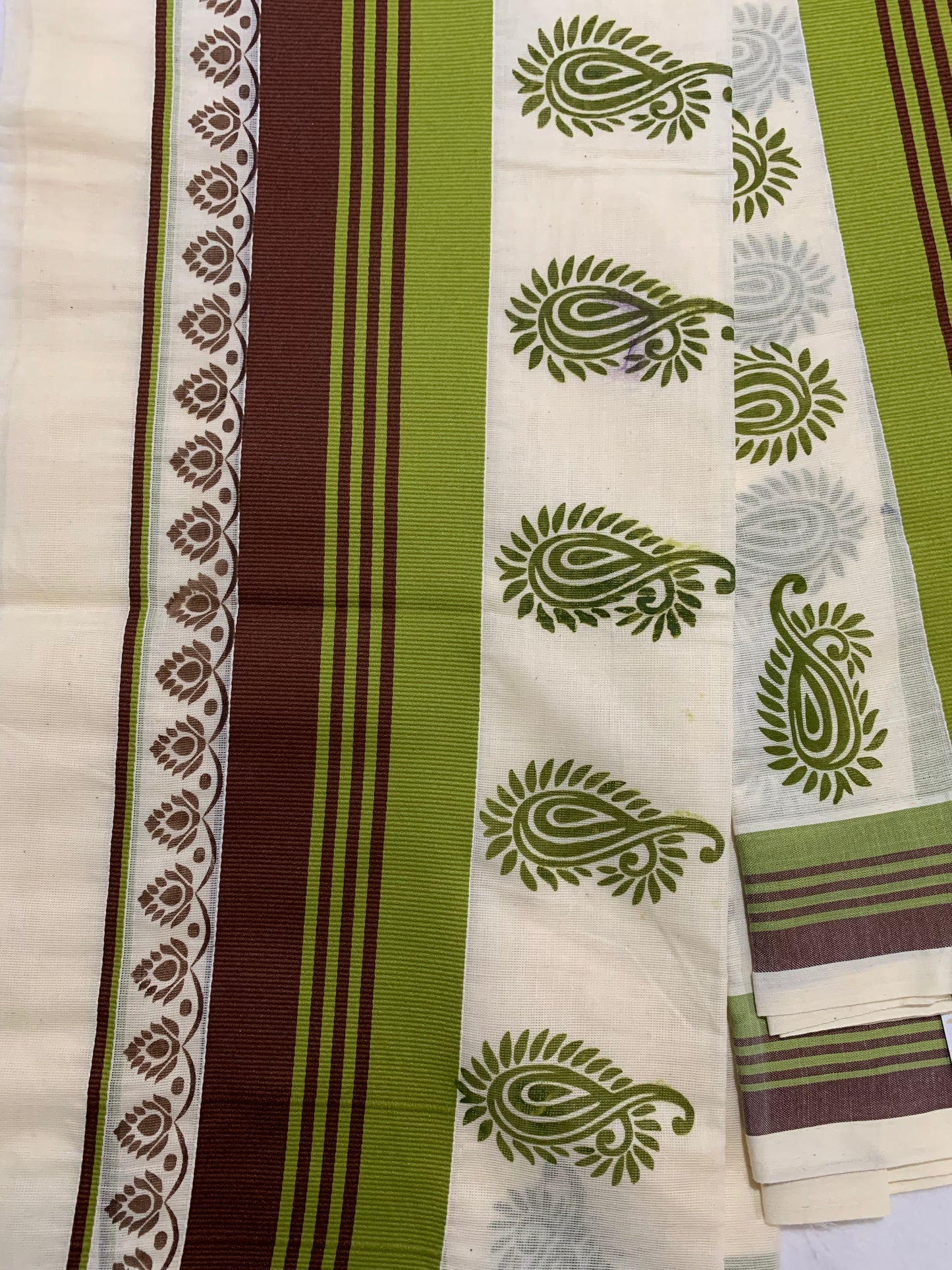 Brown & Green kara set mundu