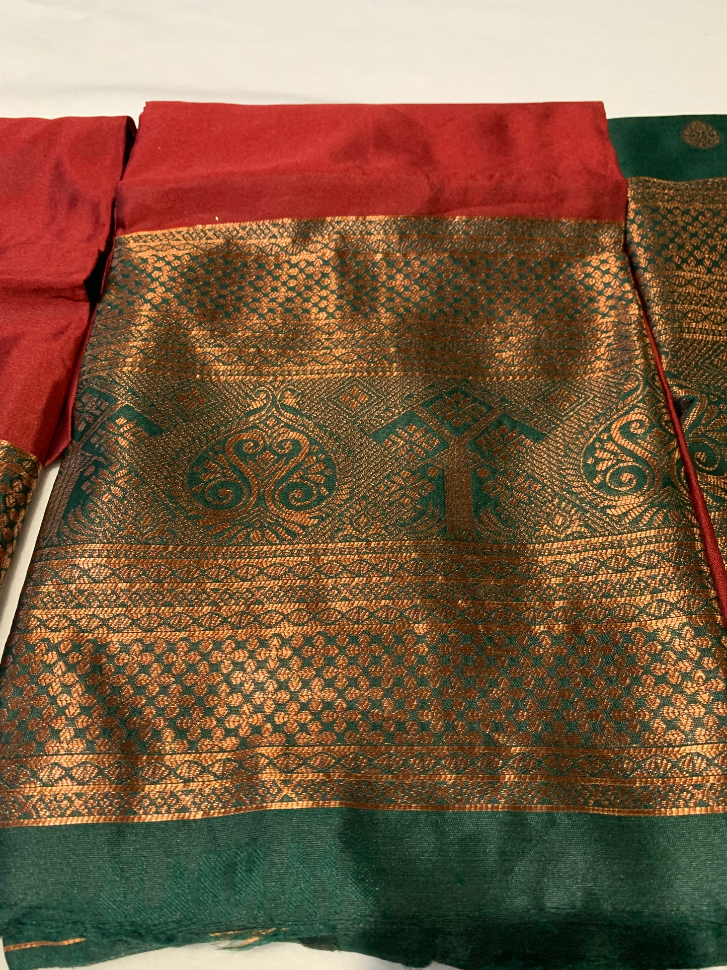 Maroon & green dhavani