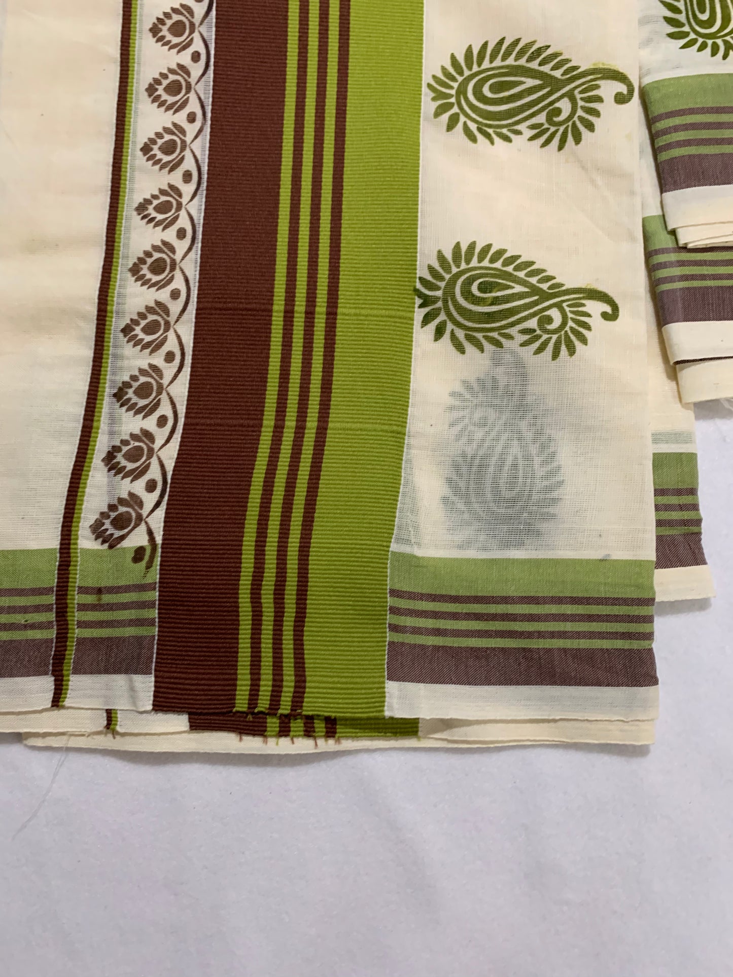 Brown & Green kara set mundu