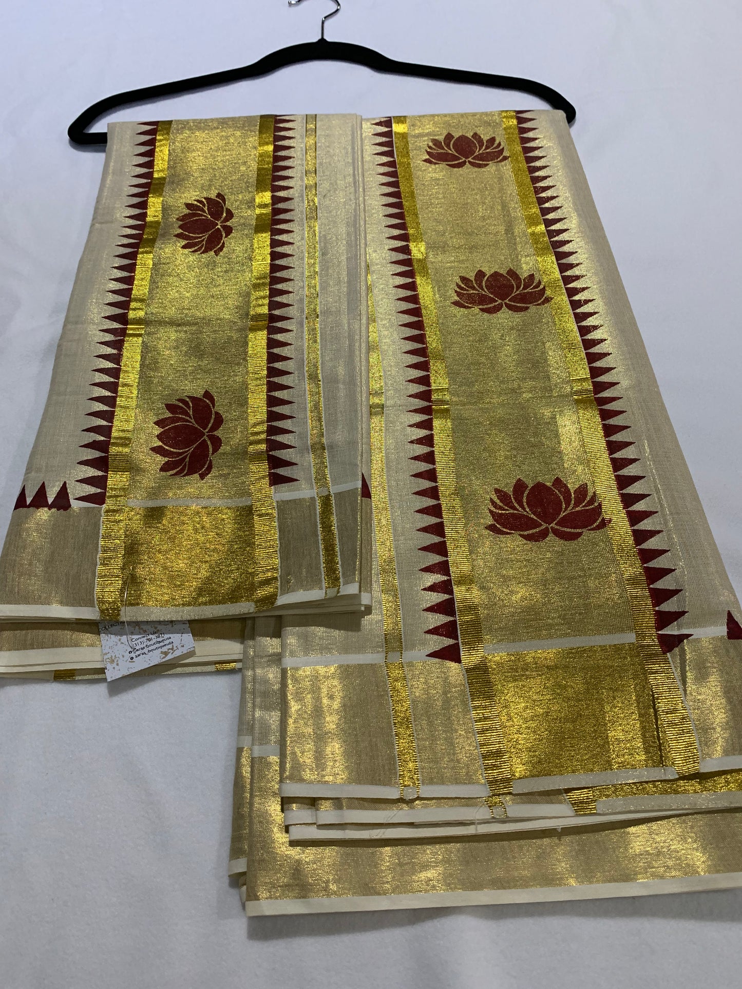 Golden kasavu set mundu