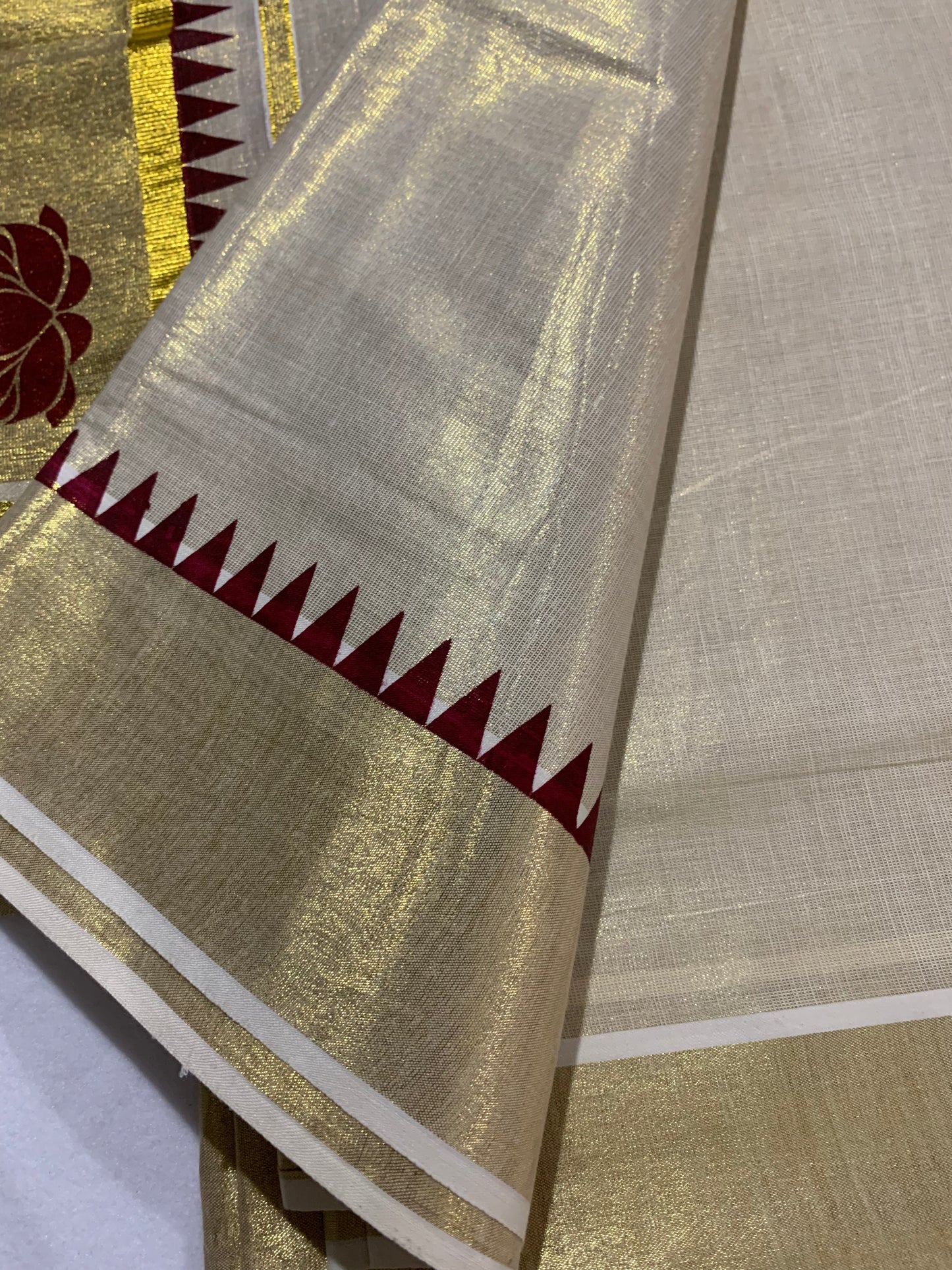 Golden kasavu set mundu