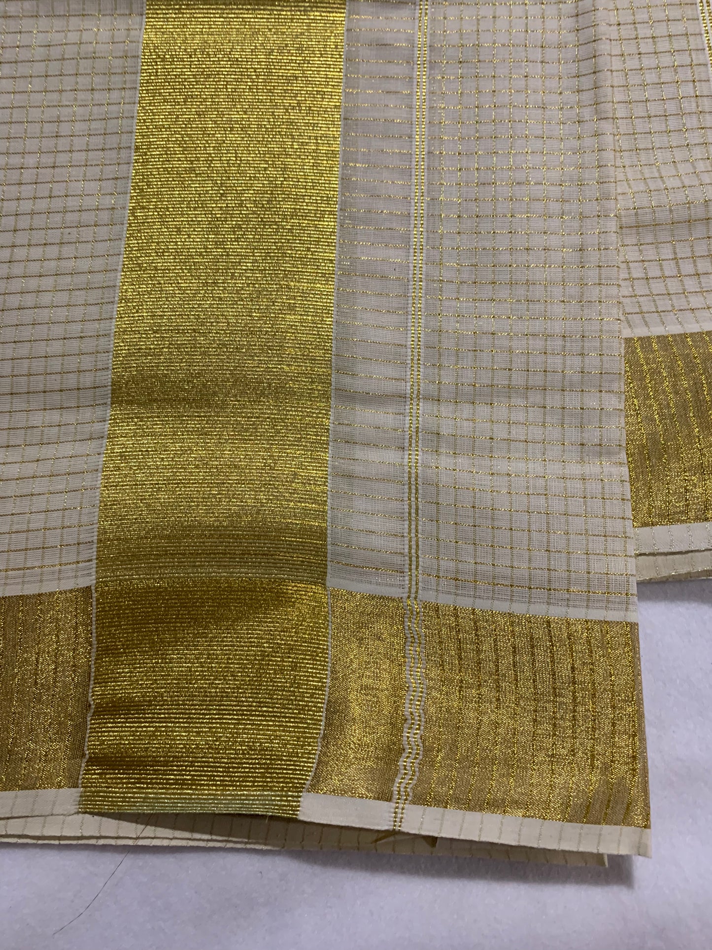 Golden small check set mundu