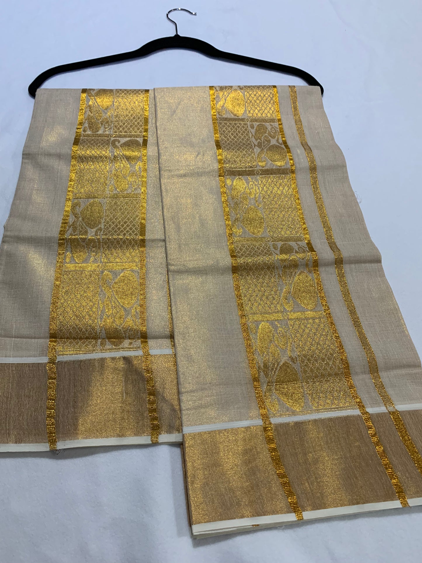 Golden tissue set mundu