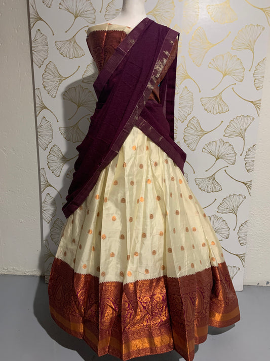 Maroon dhavani